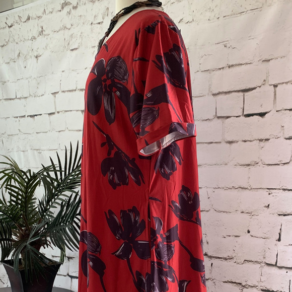 R & B Collection Red Floral Tunic W/ Pockets - Picture 2 of 6